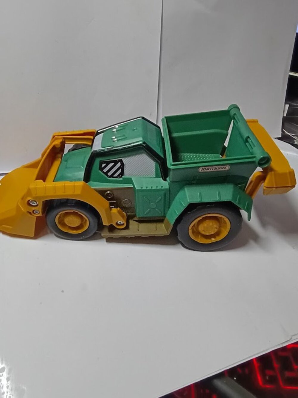 Matchbox Dumpin Loader Truck 11" long toy Vintage 2015